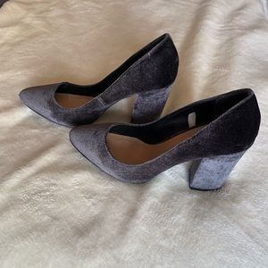 Mossimo velvet block heel pumps sz 9